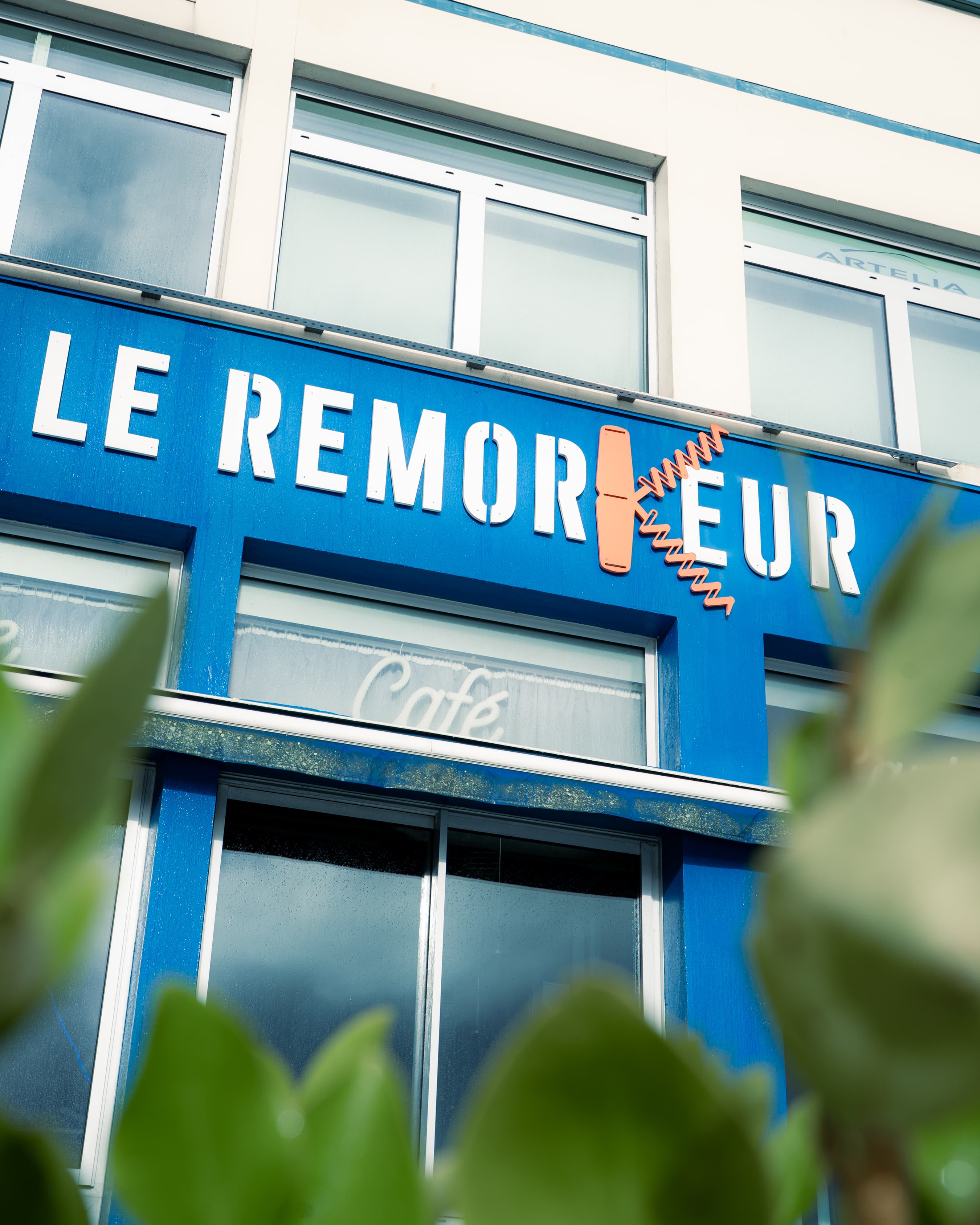 Enseigne Le RemorKeur sur la façade du restaurant